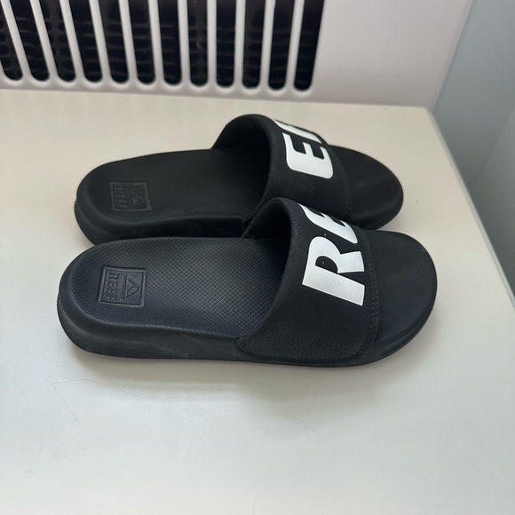 Reef Slides Size 2/3 - Picture 2 of 3